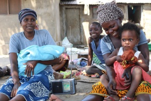 Ampliando o acesso a informações sobre saúde e nutrição por meio de rádios comunitárias