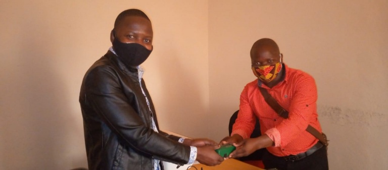 Using low-cost solar-powered radios to reach groups of rural women