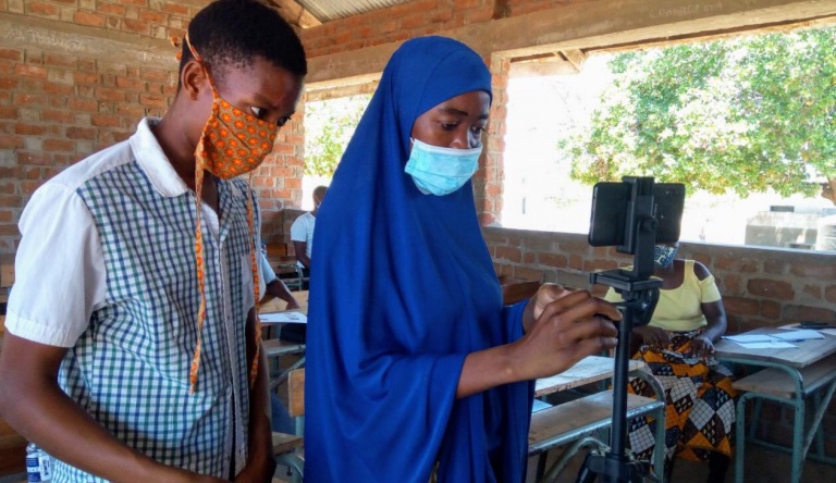 Apoiar a Ler! – community video encourages parents to keep children in school