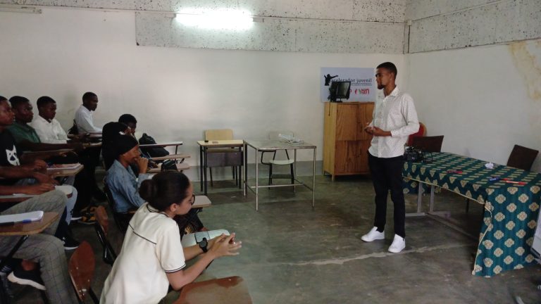 Integrantes do AJ trocam experiência com desenvolvedores web da Mozdev