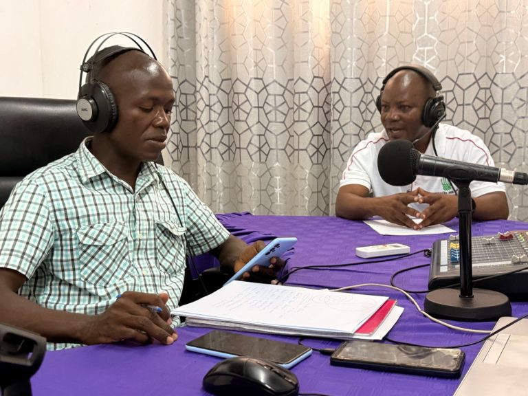 Deslocados e comunidades acolhedoras participam nos primeiros programas de rádio no âmbito do COESO III e destacam papel dos CDAs na promoção da coesão social