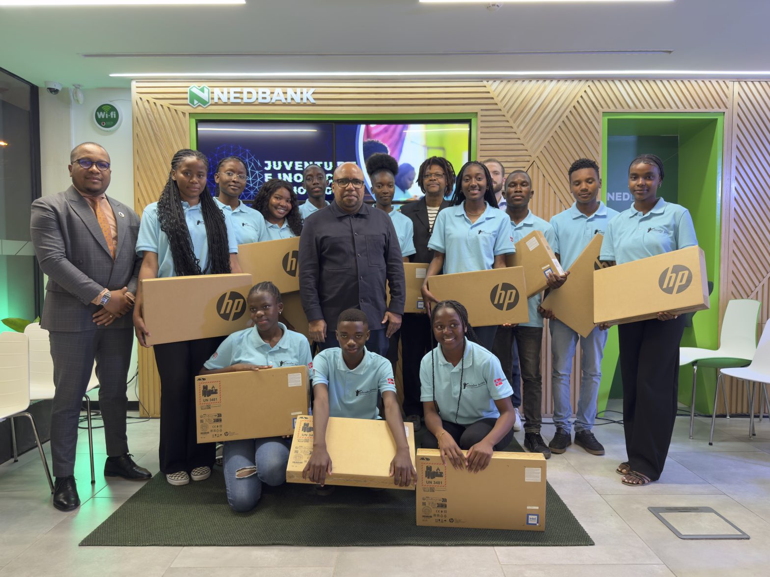 Jovens do Acelerador Juvenil recebem “kits de iniciação tecnológica”
