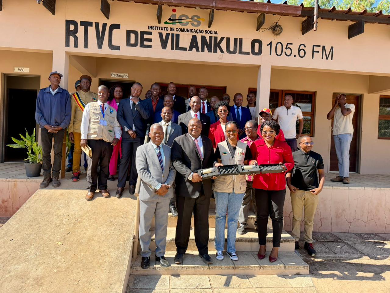 Projecto Raízes Azuis reforça a capacidade da Rádio Comunitária de Vilankulo com novo equipamento de transmissão